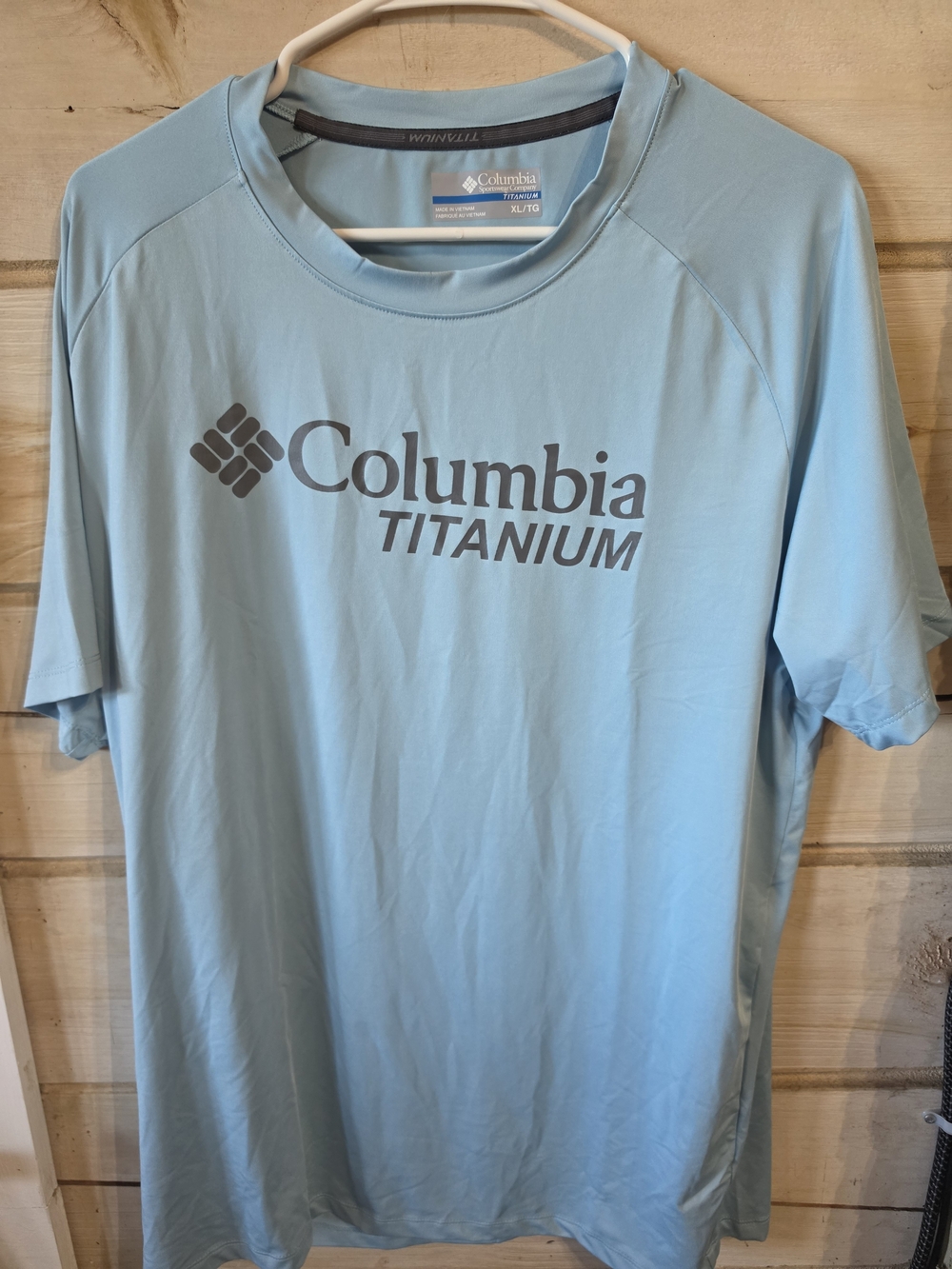 Columbia Titanium Men's Short-Sleeve Tee in Sky Blue